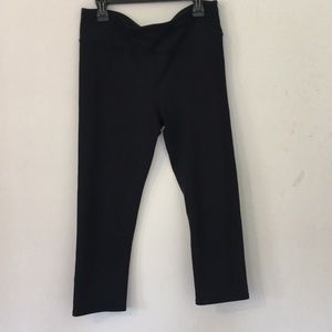 Fabletics cropped Capri leggings